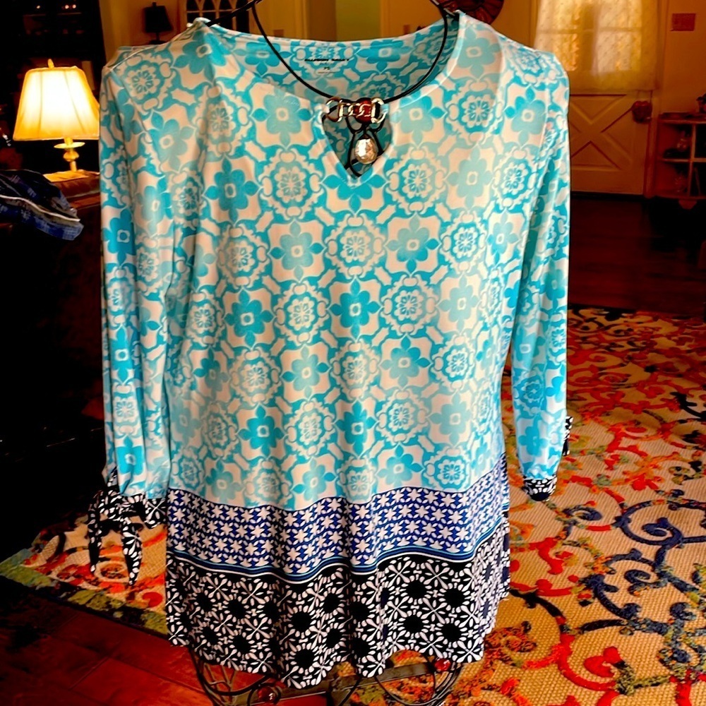 🦋🦋🦋3 for 12$🦋🦋🦋Allison Daley Floral Pullover Top